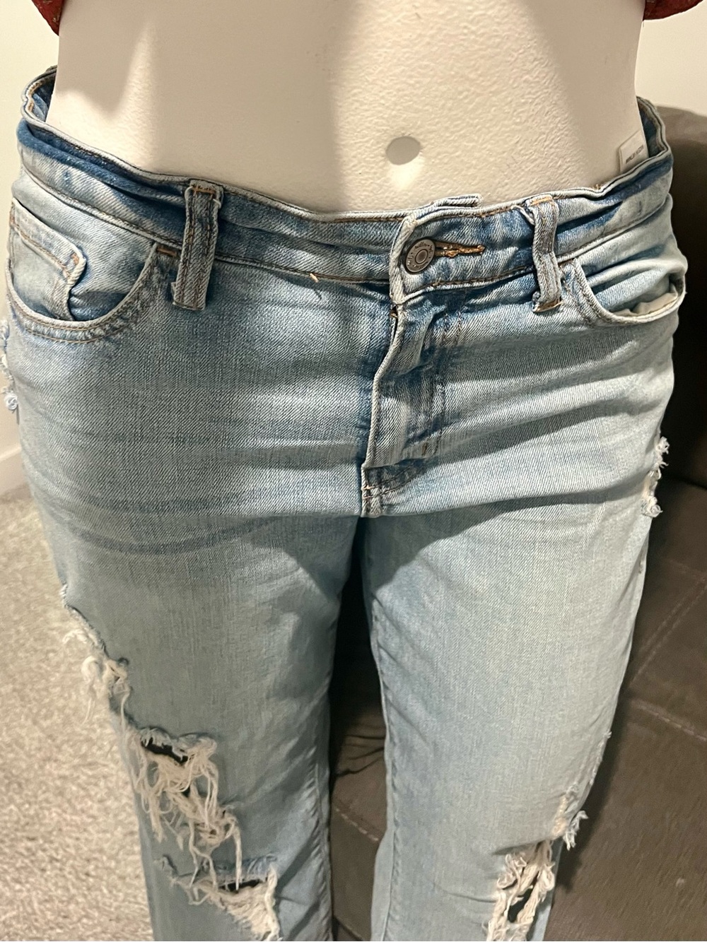 Willow & Root Distressed Straight Leg Women’s Jeans in Light Blue Wash- size 30 - Picture 5 of 8